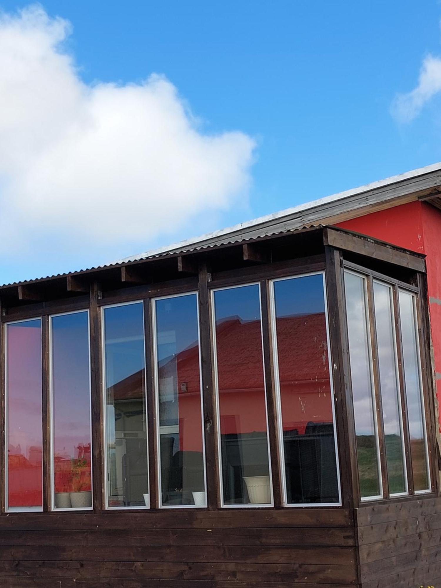 NjarthvikThe Red House Near The Seaアパートメント 部屋 写真